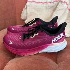 HOKA Arahi 6 Running Shoe, Festival Fuchsia/Ibis Rose